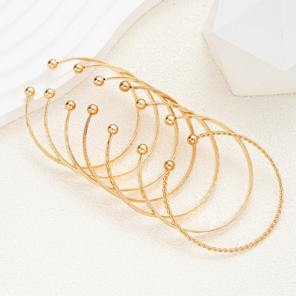 7-Piece Punk Gold Bracelet Set ✨
Bold heart-print bangles with edgy streetwear vibes. 💛