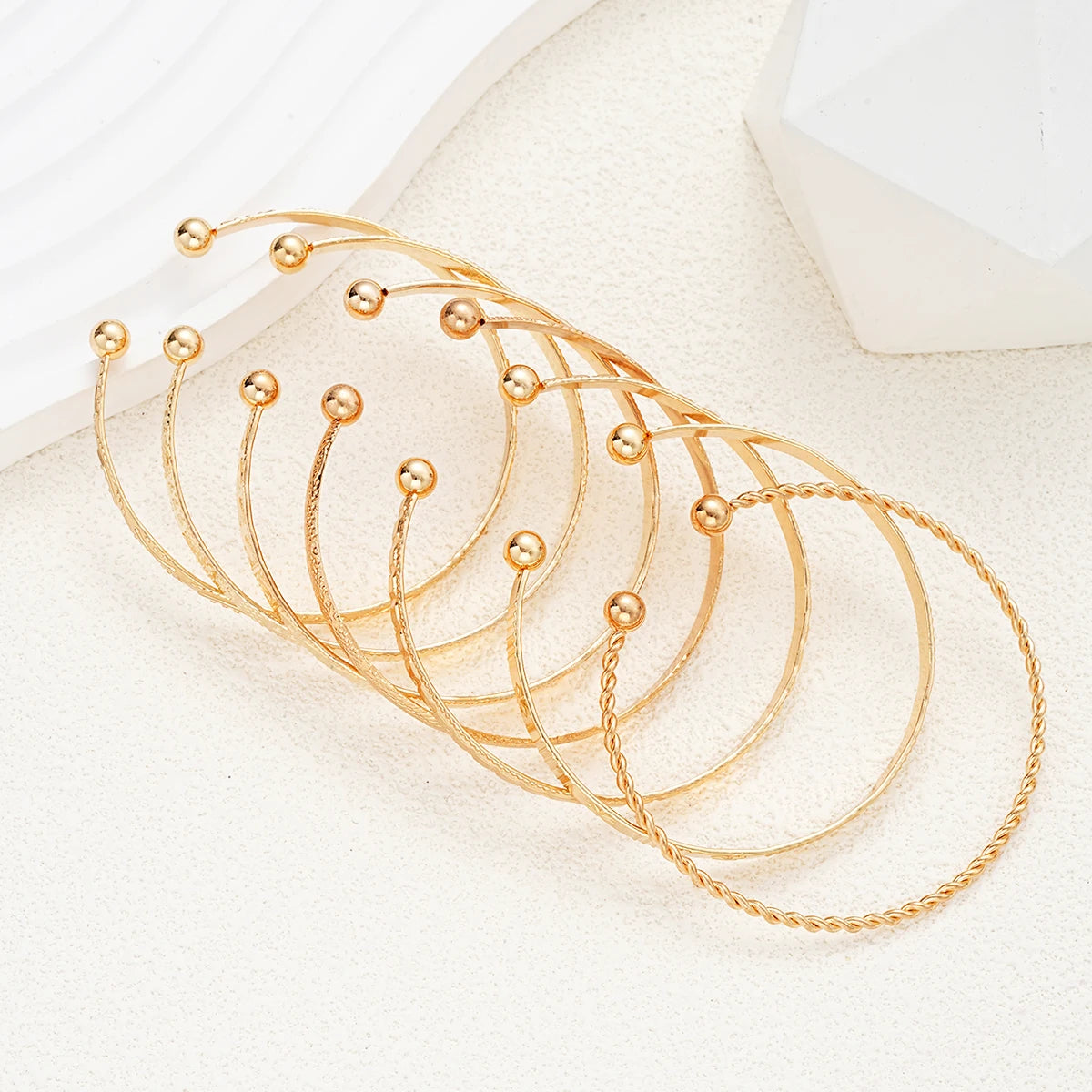 7-Piece Punk Gold Bracelet Set ✨
Bold heart-print bangles with edgy streetwear vibes. 💛