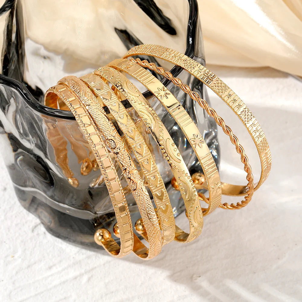 7-Piece Punk Gold Bracelet Set ✨
Bold heart-print bangles with edgy streetwear vibes. 💛