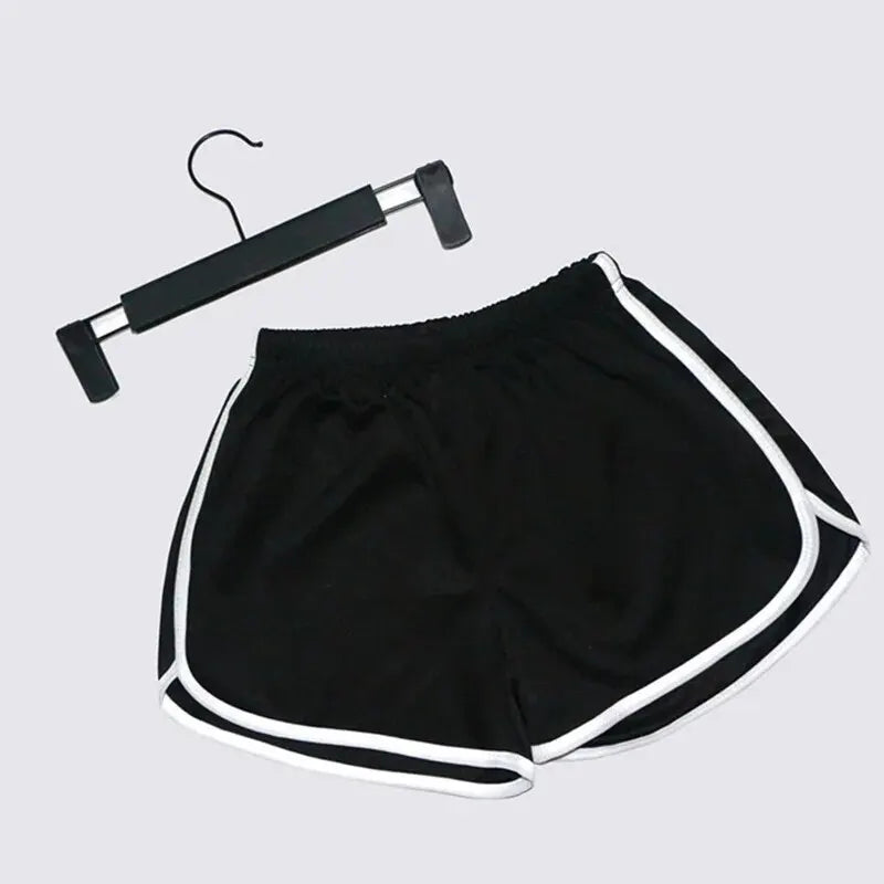 Move freely in style ✨
Quick-dry elastic shorts made for workouts, runs & everyday comfort. 🤍
