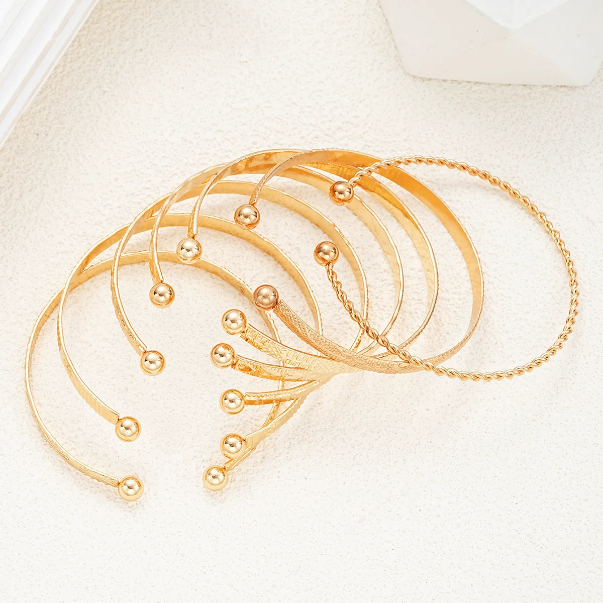 7-Piece Punk Gold Bracelet Set ✨
Bold heart-print bangles with edgy streetwear vibes. 💛