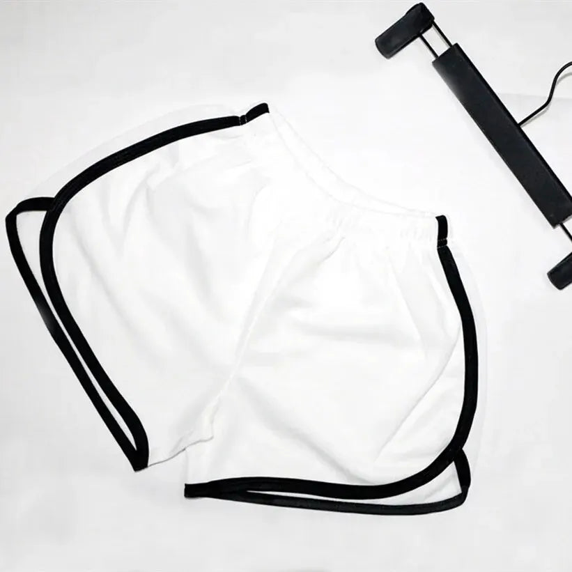 Move freely in style ✨
Quick-dry elastic shorts made for workouts, runs & everyday comfort. 🤍