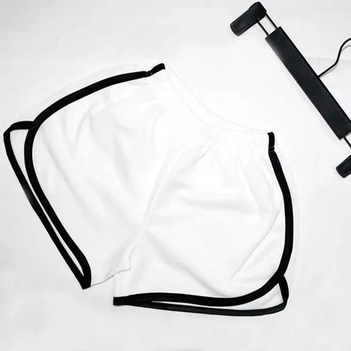 Move freely in style ✨
Quick-dry elastic shorts made for workouts, runs & everyday comfort. 🤍