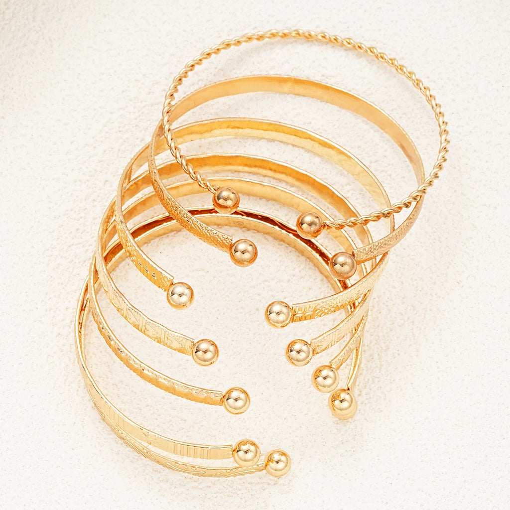 7-Piece Punk Gold Bracelet Set ✨
Bold heart-print bangles with edgy streetwear vibes. 💛